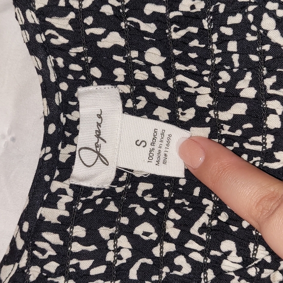 Black and White Blouse - Picture 4 of 4